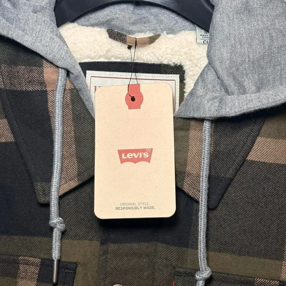 Levi's‎ green and khaki plaid shacket with hoodie